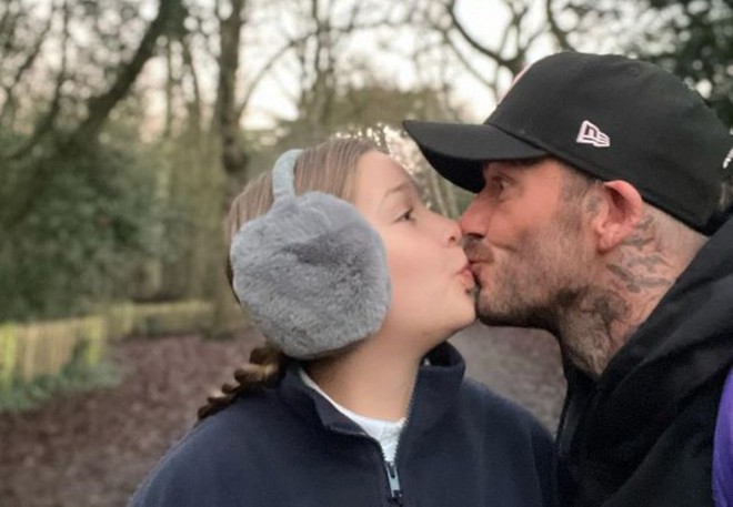 Harper Beckham thành thiếu nữ thật rồi: Không còn thích bố hôn môi, chụp ảnh cũng giữ khoảng cách vừa phải- Ảnh 4.