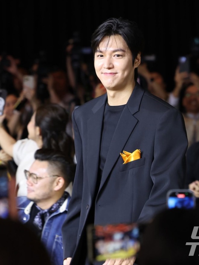 Clip: Mỹ nhân Việt đẹp đến mức khiến Lee Min Ho phải 2 lần ngắm nghía không rời tại sự kiện- Ảnh 8.