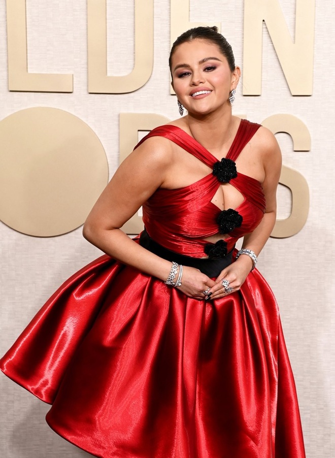 Selena Gomez gầy đến ngỡ ngàng- Ảnh 4. Selena Gomez gầy đến ngỡ ngàng- Ảnh 4.
