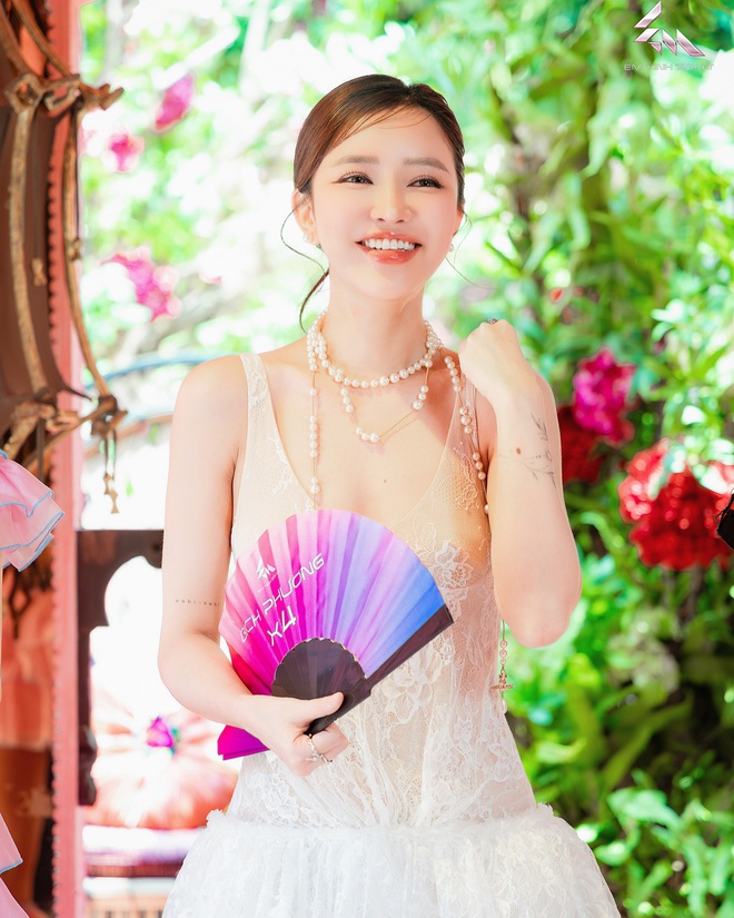 Bích Phương lần này lạ quá, hao hao hết người này đến người khác- Ảnh 8. Bích Phương lần này lạ quá, hao hao hết người này đến người khác- Ảnh 8.