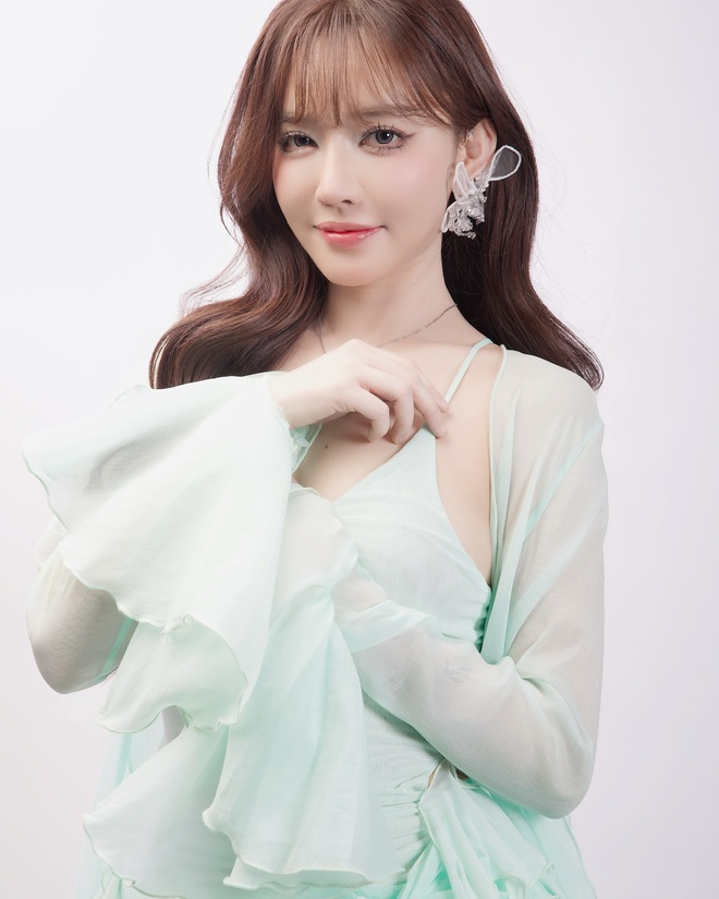 Bích Phương lần này lạ quá, hao hao hết người này đến người khác- Ảnh 11. Bích Phương lần này lạ quá, hao hao hết người này đến người khác- Ảnh 11.