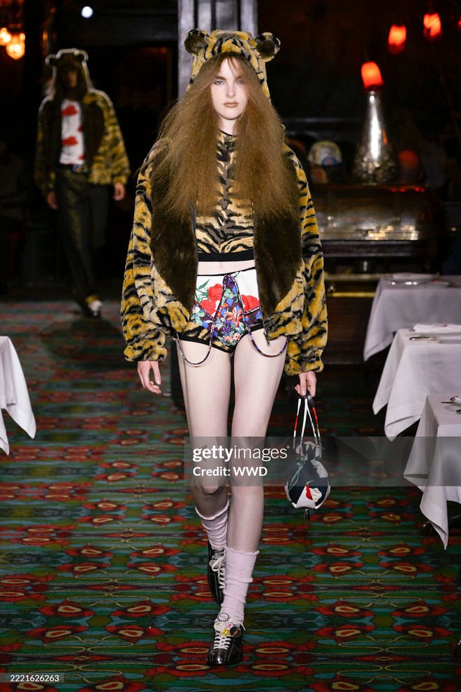 Du học sinh Việt tay ngang làm makeup, trúng cơ hội vàng tại Paris Fashion Week: Bình tĩnh, hít thở sâu, mình làm được!- Ảnh 10. Du học sinh Việt tay ngang làm makeup, trúng cơ hội vàng tại Paris Fashion Week: Bình tĩnh, hít thở sâu, mình làm được!- Ảnh 10.