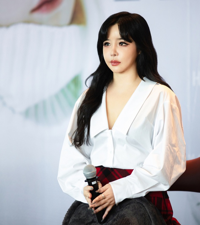Bích Phương lần này lạ quá, hao hao hết người này đến người khác- Ảnh 5. Bích Phương lần này lạ quá, hao hao hết người này đến người khác- Ảnh 5.