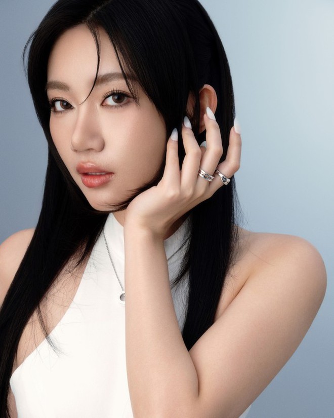 Bích Phương lần này lạ quá, hao hao hết người này đến người khác- Ảnh 7. Bích Phương lần này lạ quá, hao hao hết người này đến người khác- Ảnh 7.