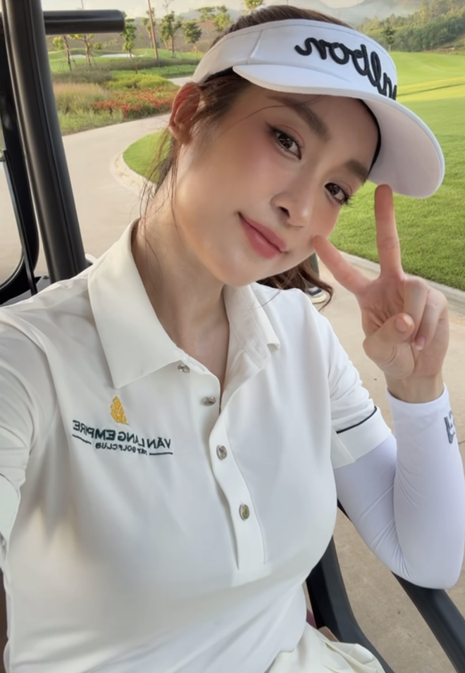 Đỗ Mỹ Linh khoe ảnh chơi môn thể thao quý tộc, nắng gắt cũng không làm lu mờ khí chất "dâu hào môn"- Ảnh 1.