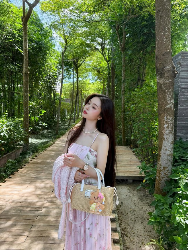 Sao Hàn đi du lịch Việt Nam: Mặc đơn giản mà xinh mê tơi!- Ảnh 9.