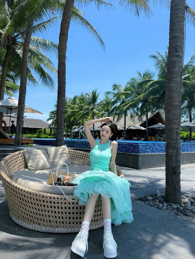 Sao Hàn đi du lịch Việt Nam: Mặc đơn giản mà xinh mê tơi!- Ảnh 14.