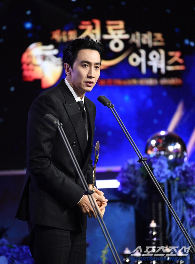 Không tin được đây là Lee Kwang Soo?- Ảnh 10.
