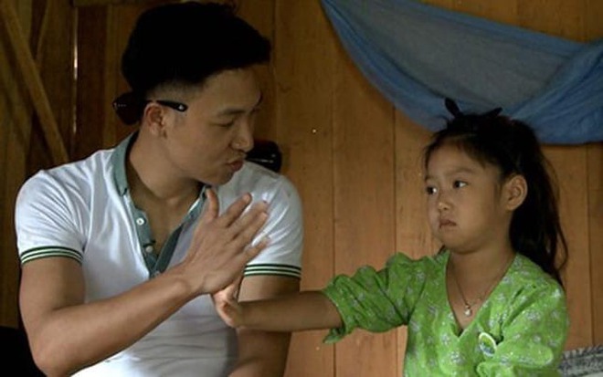 "Bé Chíp" con gái diễn viên Mạnh Trường: Tuổi 16 xinh như hoa, tóc mây bồng bềnh chuẩn tiểu công chúa- Ảnh 1.