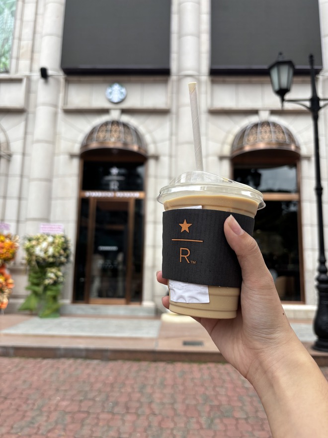 Cảnh tượng bất ngờ xảy ra trong ngày khai trương Starbucks mới sau khi từ bỏ mặt bằng cũ gần 1 tỷ/tháng- Ảnh 16.