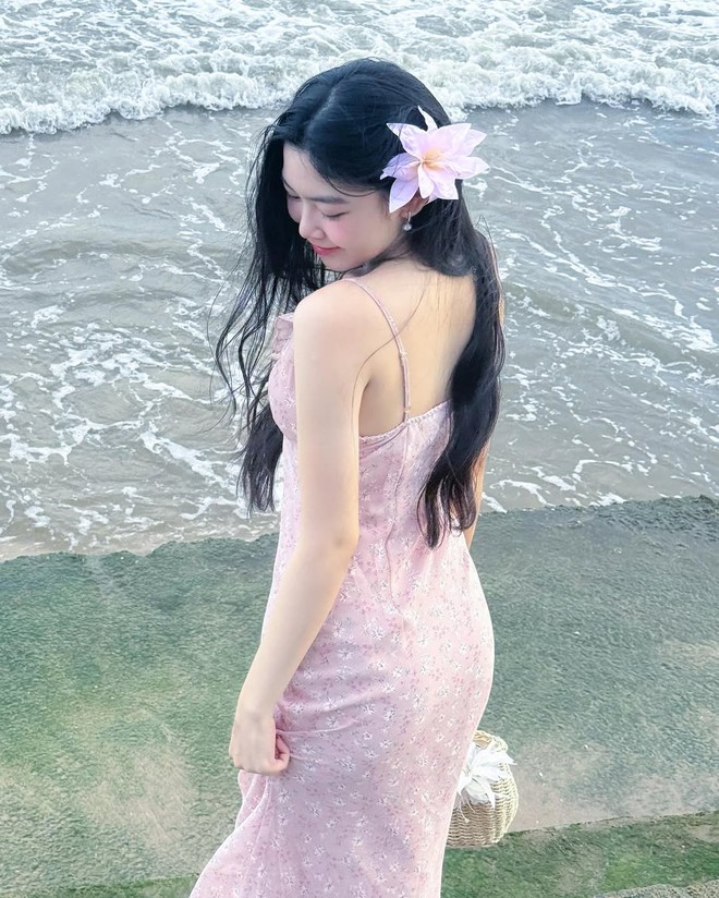 Ngắm tủ đồ cuả 2 ái nữ nhà Quyền Linh: Cô chị là "chúa bánh bèo", cô em sành điệu vibe Tây- Ảnh 13.