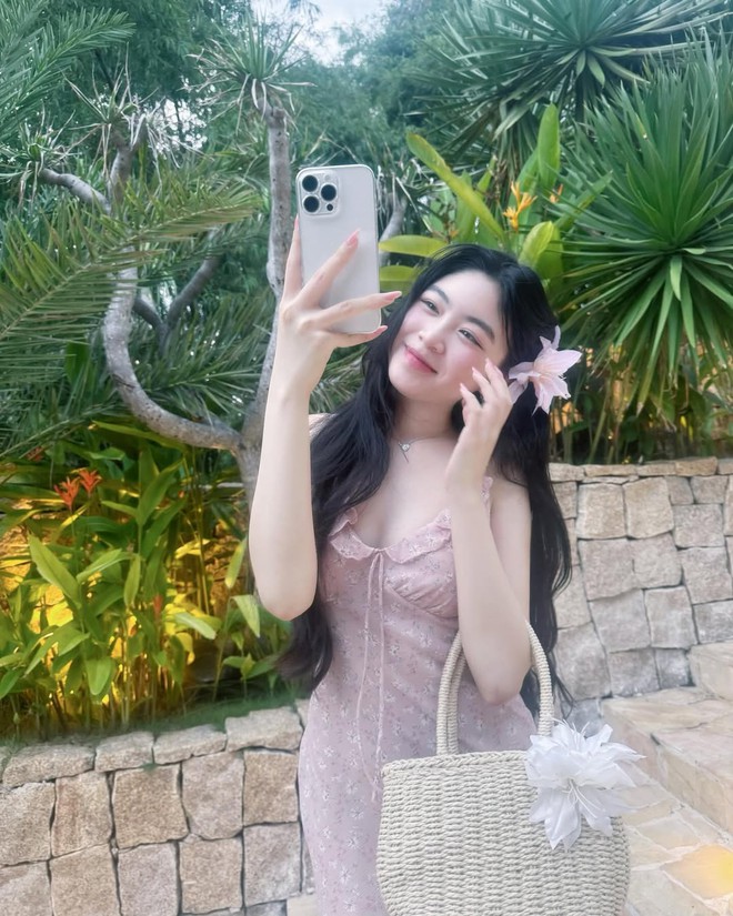 Ngắm tủ đồ cuả 2 ái nữ nhà Quyền Linh: Cô chị là "chúa bánh bèo", cô em sành điệu vibe Tây- Ảnh 16.