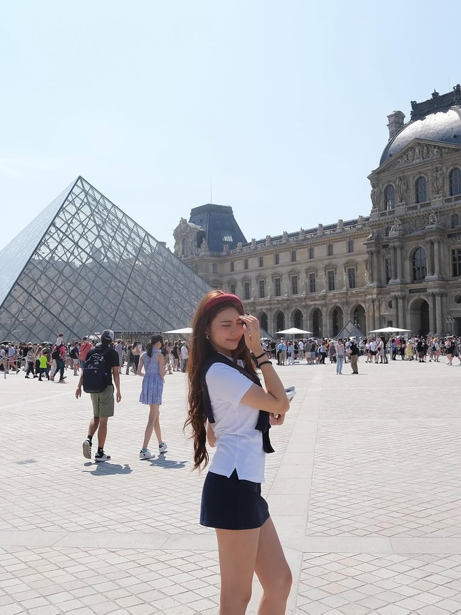 Ngắm tủ đồ cuả 2 ái nữ nhà Quyền Linh: Cô chị là "chúa bánh bèo", cô em sành điệu vibe Tây- Ảnh 31.