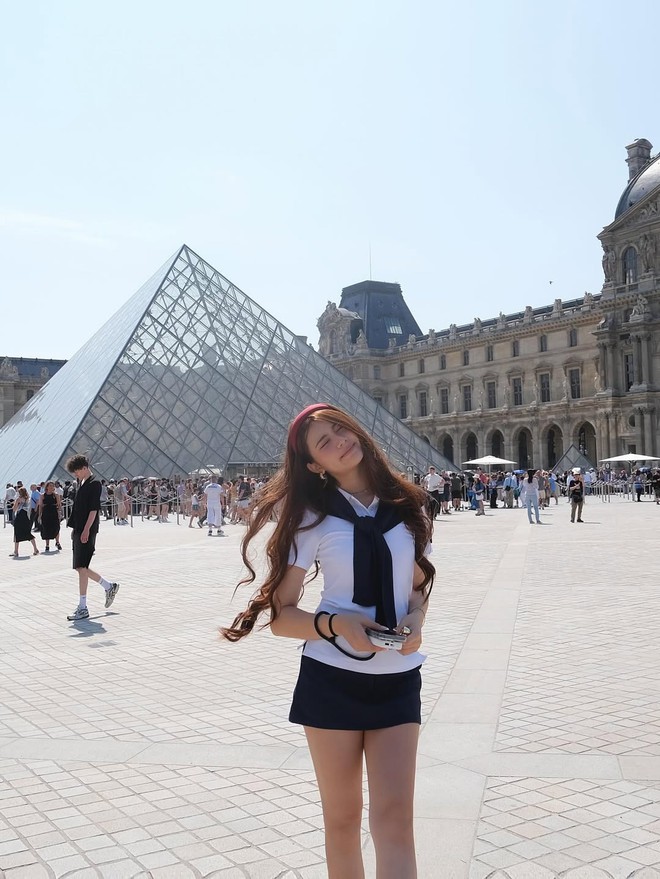 Ngắm tủ đồ cuả 2 ái nữ nhà Quyền Linh: Cô chị là "chúa bánh bèo", cô em sành điệu vibe Tây- Ảnh 32.