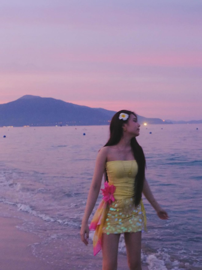 Ngắm tủ đồ cuả 2 ái nữ nhà Quyền Linh: Cô chị là "chúa bánh bèo", cô em sành điệu vibe Tây- Ảnh 38.