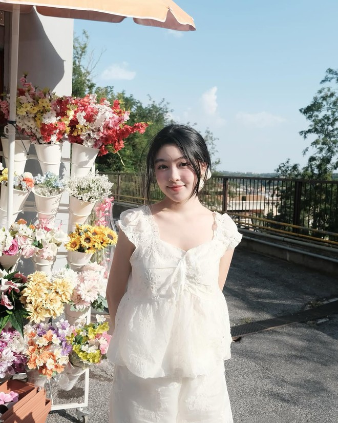 Ngắm tủ đồ cuả 2 ái nữ nhà Quyền Linh: Cô chị là "chúa bánh bèo", cô em sành điệu vibe Tây- Ảnh 2.