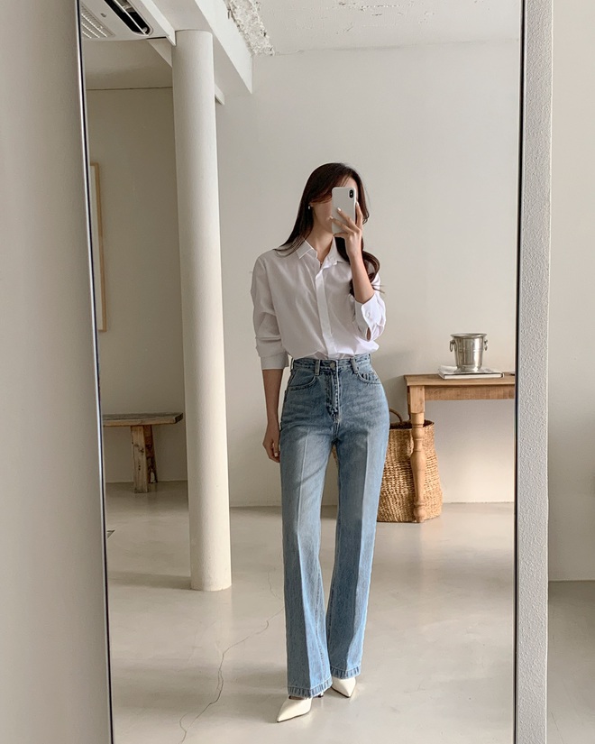 Không cần làm gì nhiều, sắm đúng 4 kiểu áo sáng màu này là chị em sẽ trẻ trung mọi lúc mọi nơi- Ảnh 12.