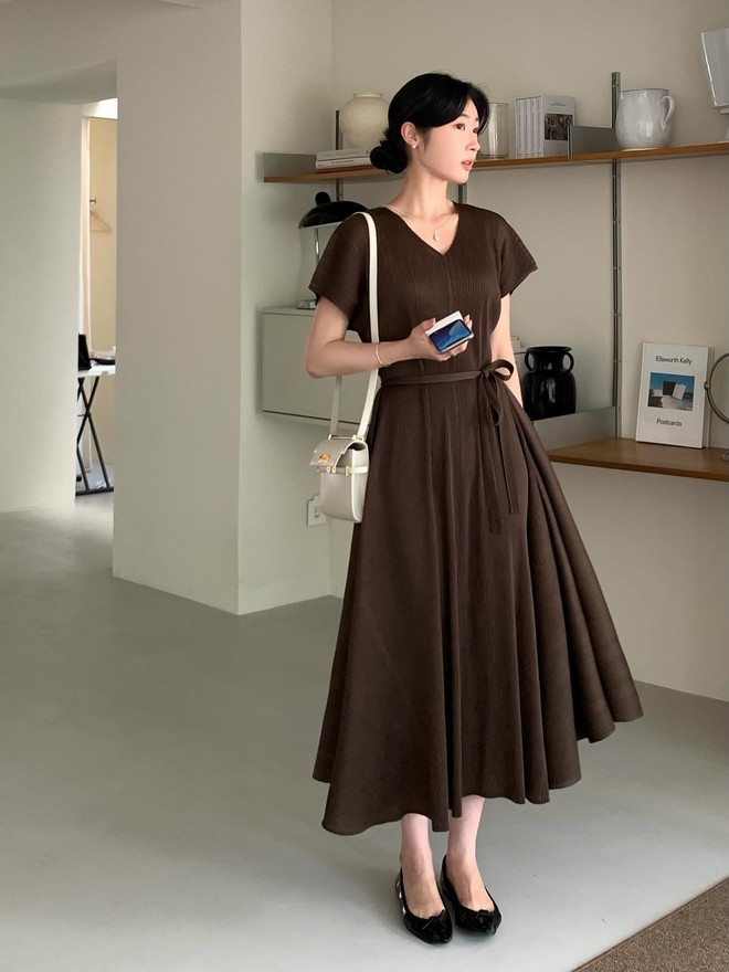 Sáng suốt nhất lúc này là sắm 5 món thời trang công sở giúp mặc đẹp từ giờ đến tận cuối mùa thu- Ảnh 9.