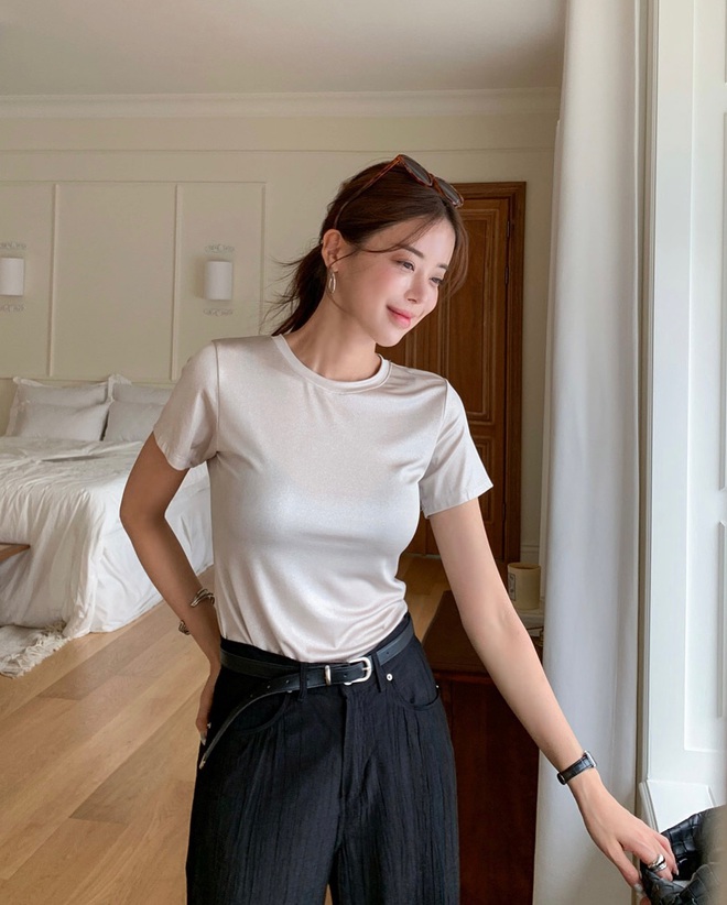 Không cần làm gì nhiều, sắm đúng 4 kiểu áo sáng màu này là chị em sẽ trẻ trung mọi lúc mọi nơi- Ảnh 5.