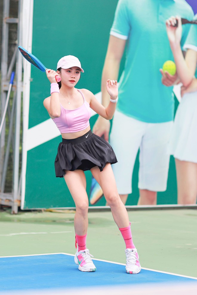 Mỹ nhân Phú Thọ bị gièm pha mặc sexy ra sân pickleball gọi vốn, đáp trả cực gắt chỉ với một tấm ảnh- Ảnh 2.