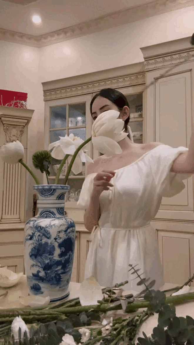 Dâu hào môn Hương Liên đứng cắm hoa cũng hút 1 triệu người xem, chị em tấp nập xin info 1 thứ- Ảnh 6.