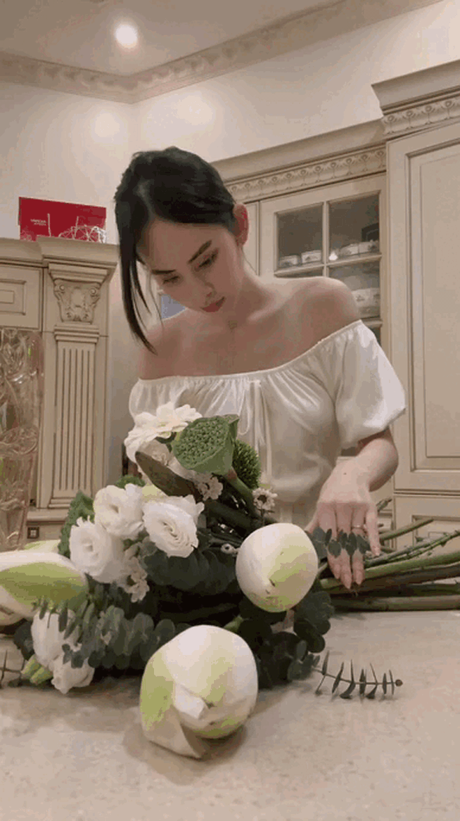 Dâu hào môn Hương Liên đứng cắm hoa cũng hút 1 triệu người xem, chị em tấp nập xin info 1 thứ- Ảnh 5.