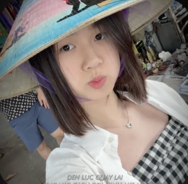 Thủ khoa Hiền Mai lộ mặt mộc cực xinh khi học quân sự, nhận được nhiều yêu thương chăm sóc từ bố mẹ- Ảnh 3. Thủ khoa Hiền Mai lộ mặt mộc cực xinh khi học quân sự, nhận được nhiều yêu thương chăm sóc từ bố mẹ- Ảnh 3.