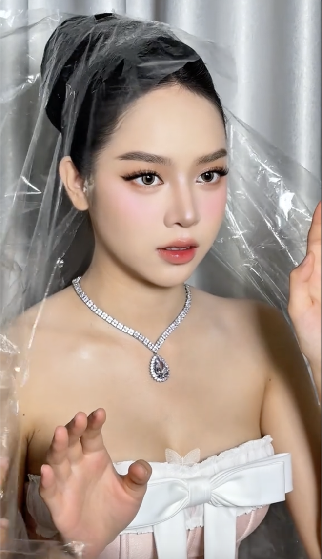Thanh Thuỷ đơ cứng nhưng vẫn khiến cả triệu người khen- Ảnh 3.