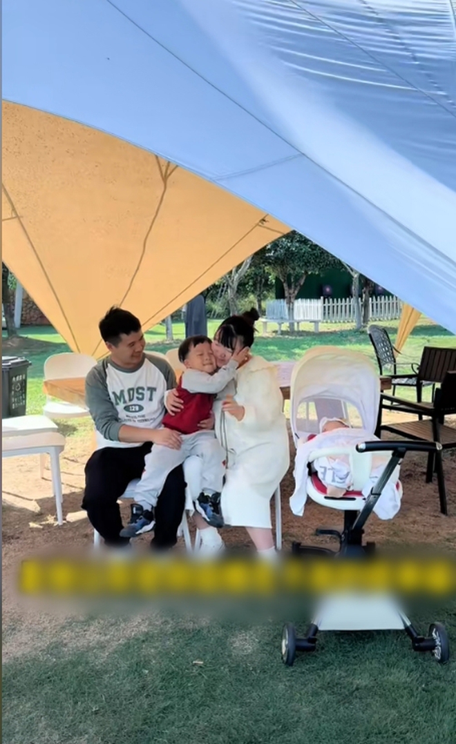 Cô bé 3 tuổi có pha xử lý biến cảnh đẫm nước mắt của gia đình thành một câu chuyện hề- Ảnh 4.