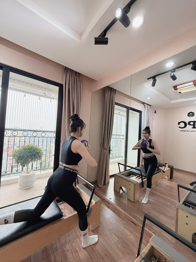 Đẹp và sang trong từng khung hình chơi thể thao, MC Mai Ngọc có bí quyết giữ dáng cực đỉnh!- Ảnh 6.