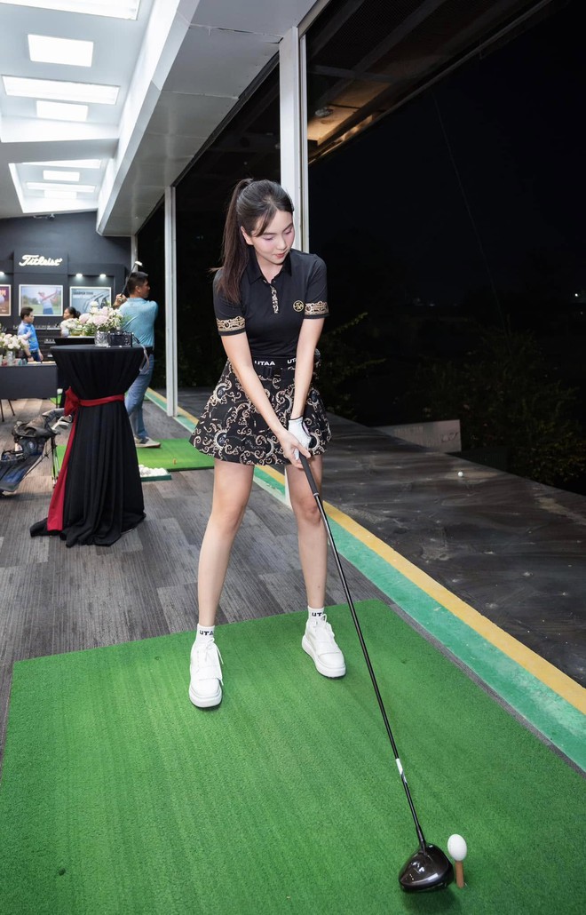 Đẹp và sang trong từng khung hình chơi thể thao, MC Mai Ngọc có bí quyết giữ dáng cực đỉnh!- Ảnh 13.