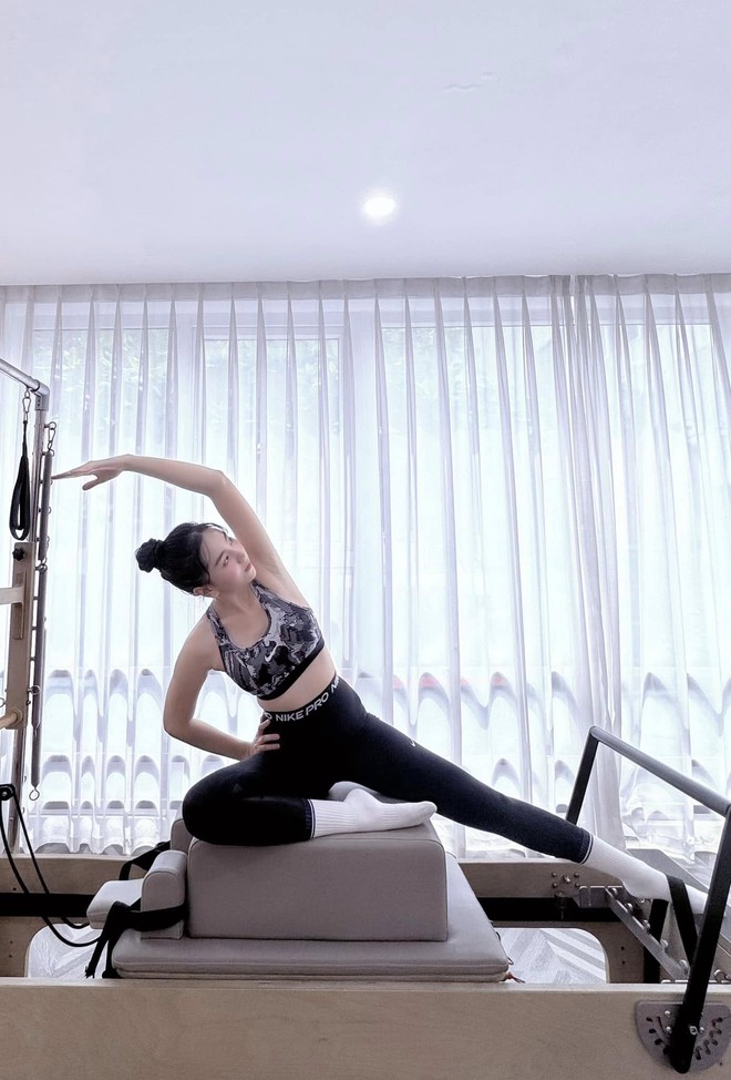 Đẹp và sang trong từng khung hình chơi thể thao, MC Mai Ngọc có bí quyết giữ dáng cực đỉnh!- Ảnh 9.