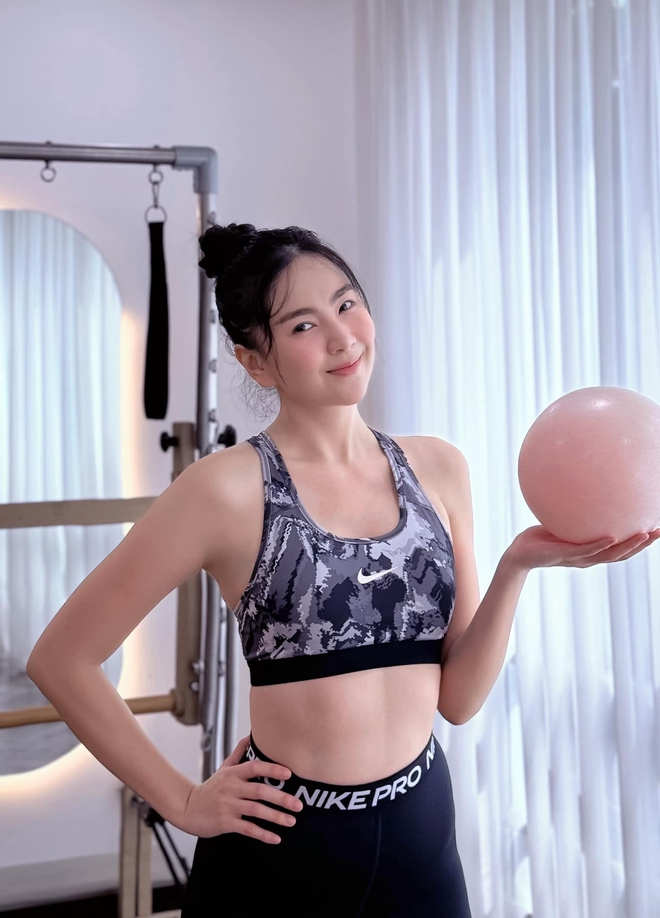 Đẹp và sang trong từng khung hình chơi thể thao, MC Mai Ngọc có bí quyết giữ dáng cực đỉnh!- Ảnh 11.