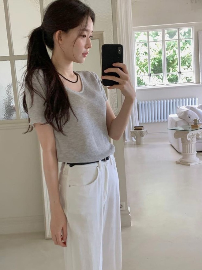 Chỉ cần sắm 6 mẫu áo basic này là bạn mặc đẹp từ bây giờ đến hết mùa hè- Ảnh 2.