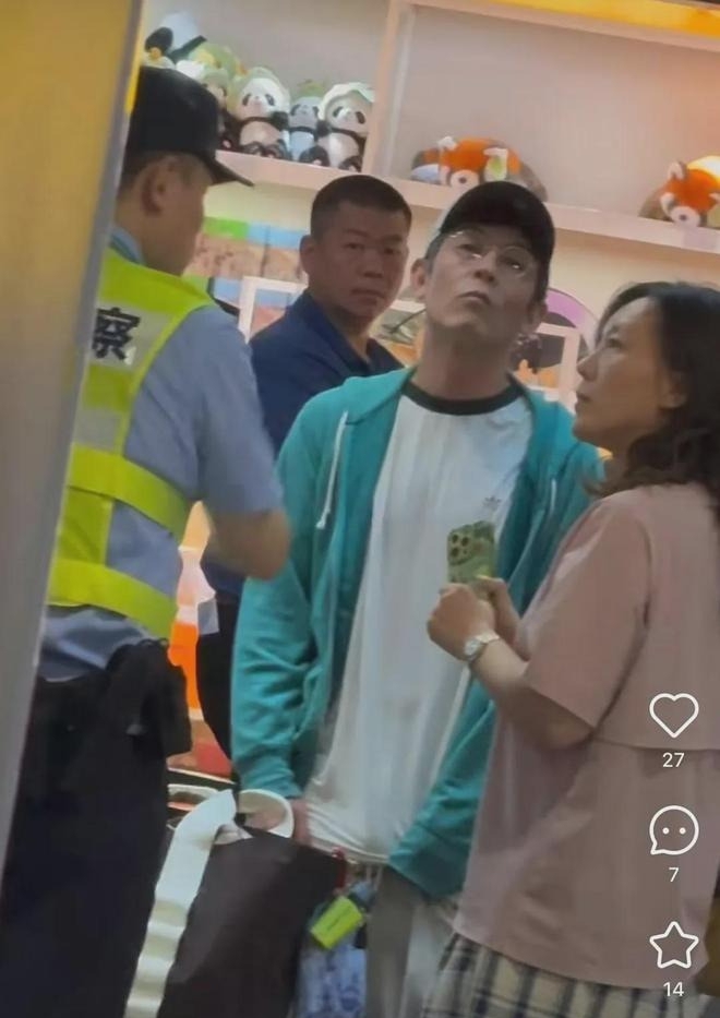 "Trai hư lộ 1.300 ảnh nóng" mặt mũi lờ đờ, nổi điên giữa sân bay: Cảnh sát vào cuộc- Ảnh 1.