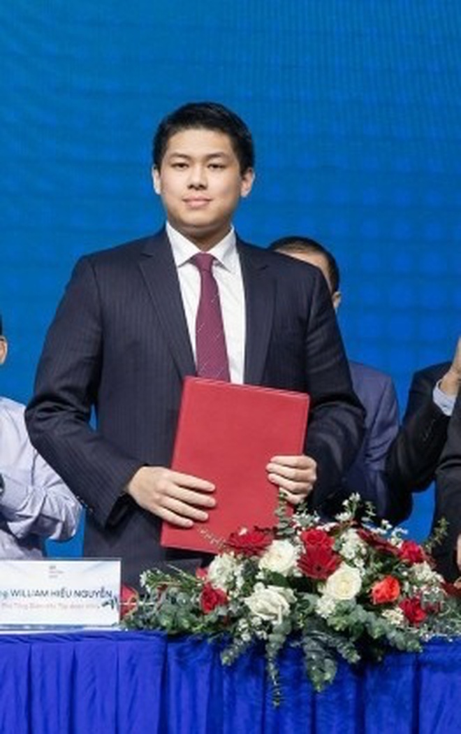 Thiếu gia út nhà tỷ phú Johnathan Hạnh Nguyễn quay lại thời đỉnh cao visual- Ảnh 3. Thiếu gia út nhà tỷ phú Johnathan Hạnh Nguyễn quay lại thời đỉnh cao visual- Ảnh 3.
