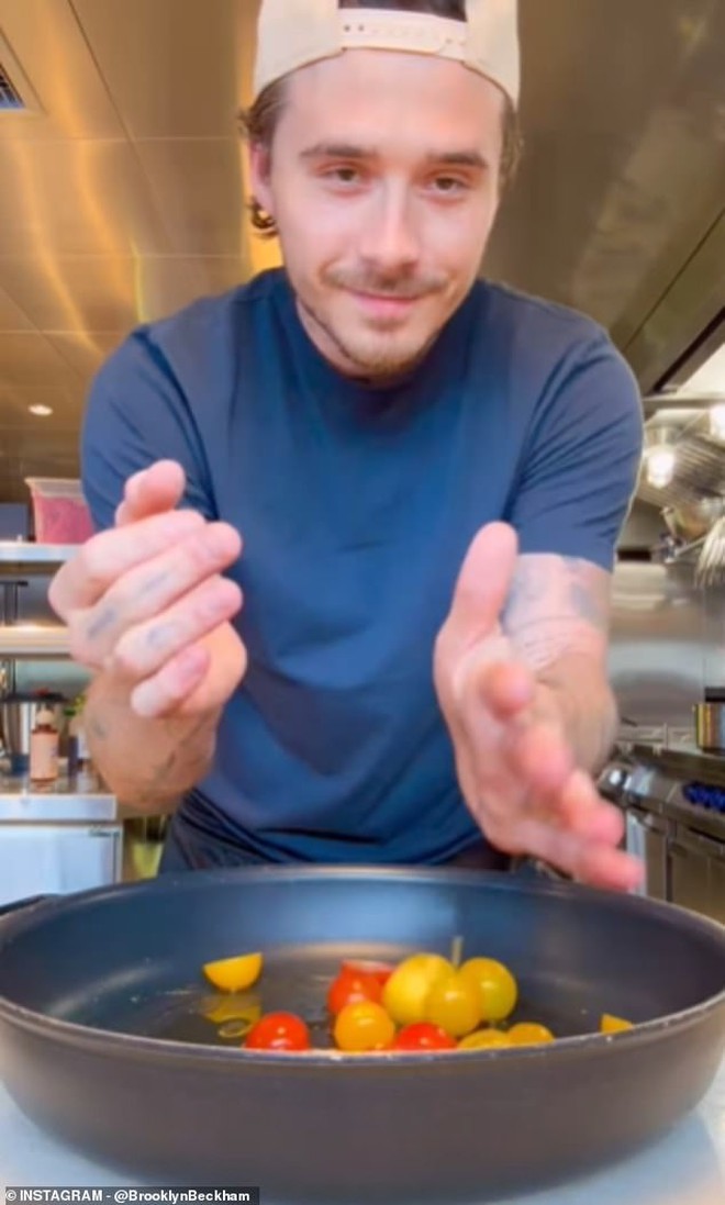 Cậu cả nhà Beckham khiến netizen "kinh hãi" vì 1 hành động khó tin trên du thuyền sang chảnh- Ảnh 2. Cậu cả nhà Beckham khiến netizen "kinh hãi" vì 1 hành động khó tin trên du thuyền sang chảnh- Ảnh 2.