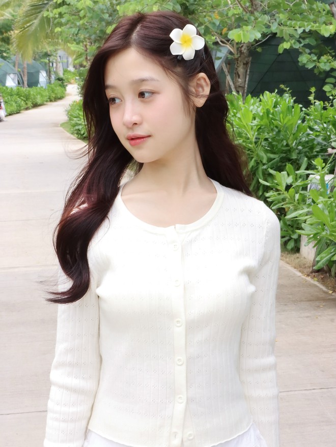 "Bé gái chuyên đọ sắc Hoa hậu", netizen hối làm gấp việc này khi 18 tuổi!- Ảnh 13.