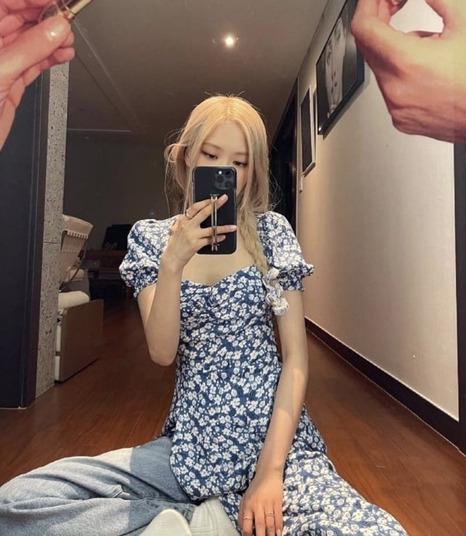 Rosé diện váy hoa chưa một lần bị chê "dừ" hay sến, tất cả nhờ 4 chiêu cao tay- Ảnh 9. Rosé diện váy hoa chưa một lần bị chê "dừ" hay sến, tất cả nhờ 4 chiêu cao tay- Ảnh 9.