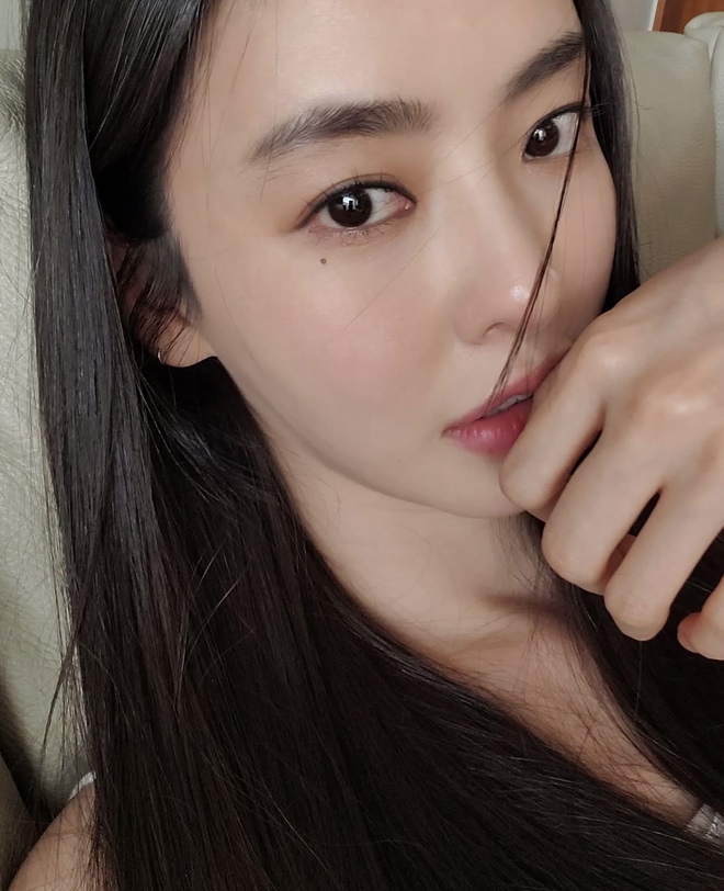 Minh tinh 40 tuổi bỗng lộ chân quá nuột nà, tạo hình mới giống hệt mỹ nhân đẹp nhất thế giới- Ảnh 13.