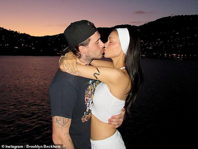 Dâu cả nhà Beckham gây sốc khi tung ảnh bán nude giữa lúc 'cạch mặt' nhà chồng- Ảnh 6.