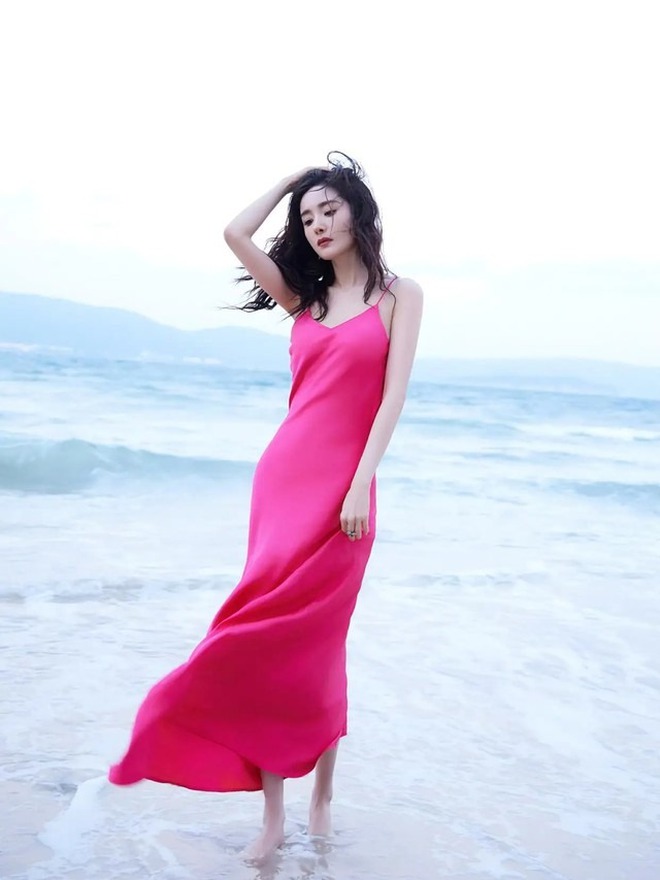 Váy hồng cánh sen khiến nhiều người chạy mất dép nhưng "đỉnh lưu Cbiz" hiên ngang diện và đẹp phát điên!- Ảnh 3.