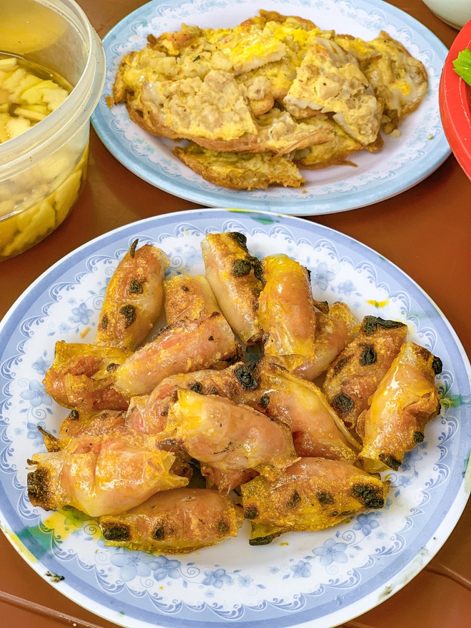 Du lịch Sầm Sơn, thử đặc sản bánh khoái và chả tôm ngay trong sân nhà người bản địa- Ảnh 5. Du lịch Sầm Sơn, thử đặc sản bánh khoái và chả tôm ngay trong sân nhà người bản địa- Ảnh 5.