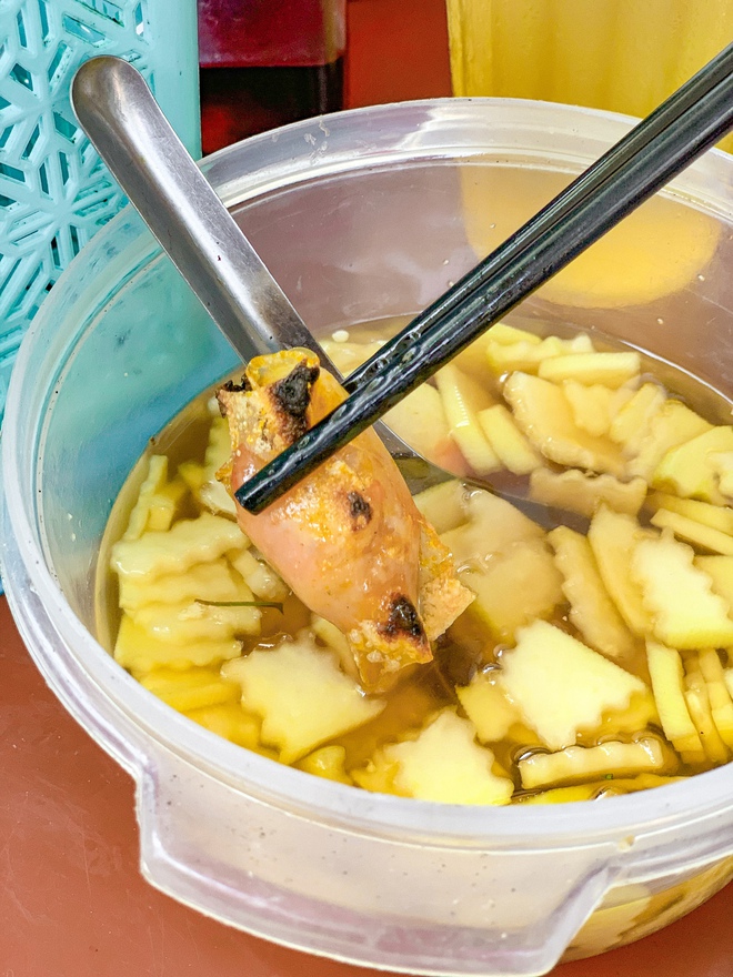 Du lịch Sầm Sơn, thử đặc sản bánh khoái và chả tôm ngay trong sân nhà người bản địa- Ảnh 6. Du lịch Sầm Sơn, thử đặc sản bánh khoái và chả tôm ngay trong sân nhà người bản địa- Ảnh 6.