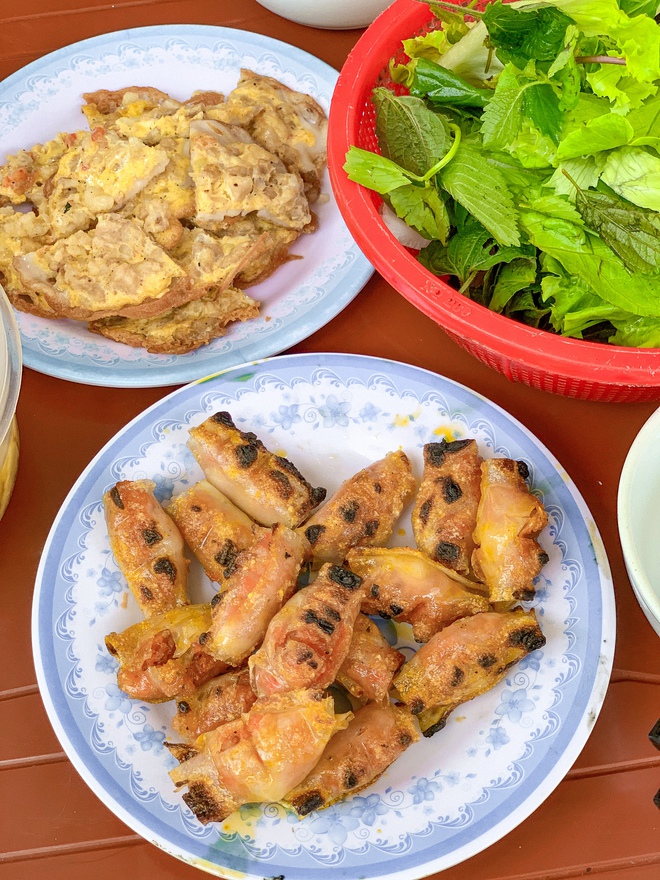 Du lịch Sầm Sơn, thử đặc sản bánh khoái và chả tôm ngay trong sân nhà người bản địa- Ảnh 8. Du lịch Sầm Sơn, thử đặc sản bánh khoái và chả tôm ngay trong sân nhà người bản địa- Ảnh 8.