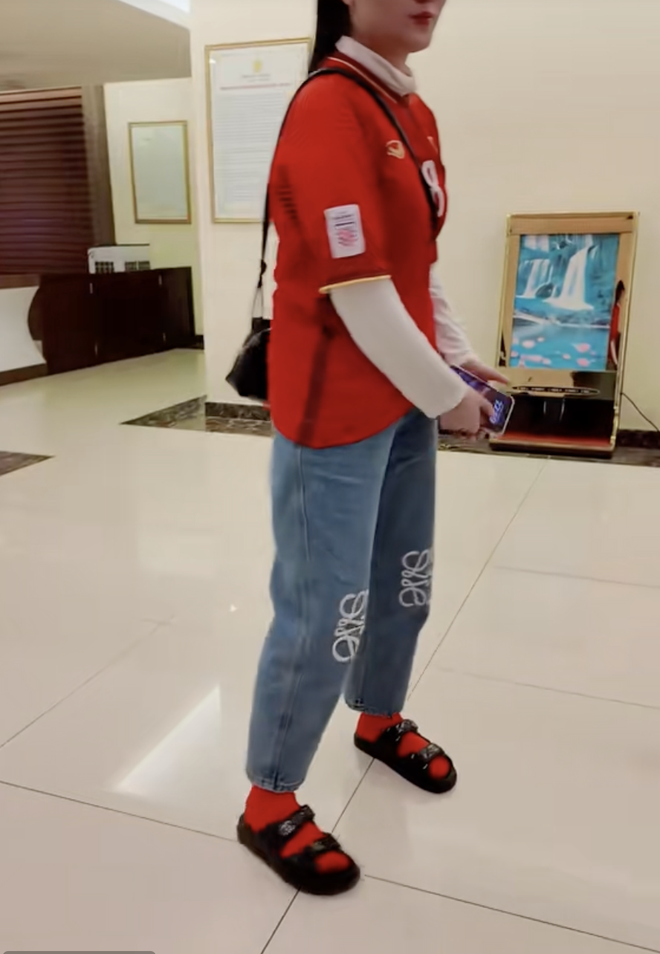 Vợ Duy Mạnh bị chính chị gái chê "mặc đồ hiệu mà không sang"- Ảnh 4.