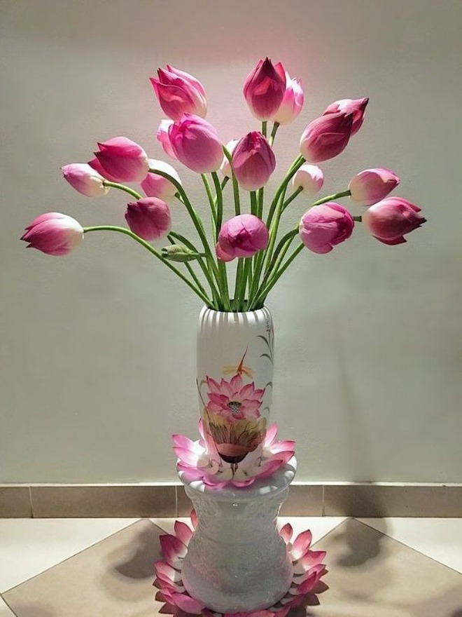 Cúng Mùng 1 tháng 6 nhuận: 5 loài hoa cắm bàn thờ được lòng bề trên, 4 loài phải tránh kẻo phạm lỗi- Ảnh 1.