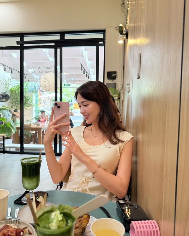 "Bông hồng lai" đang khiến TikTok điên đảo vì nhan sắc, style sành điệu toàn mẫu local brand Việt xinh!- Ảnh 9.