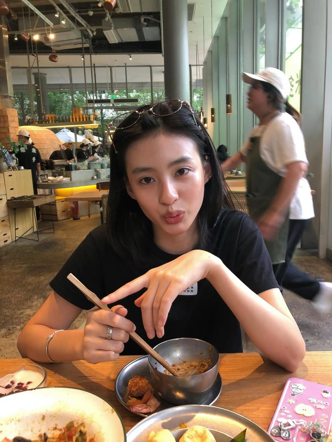 Gái Việt được báo Trung khen "mỹ nhân ngàn năm có một": Nhan sắc chấp camera thường, style đơn giản nhưng xịn đét- Ảnh 6.