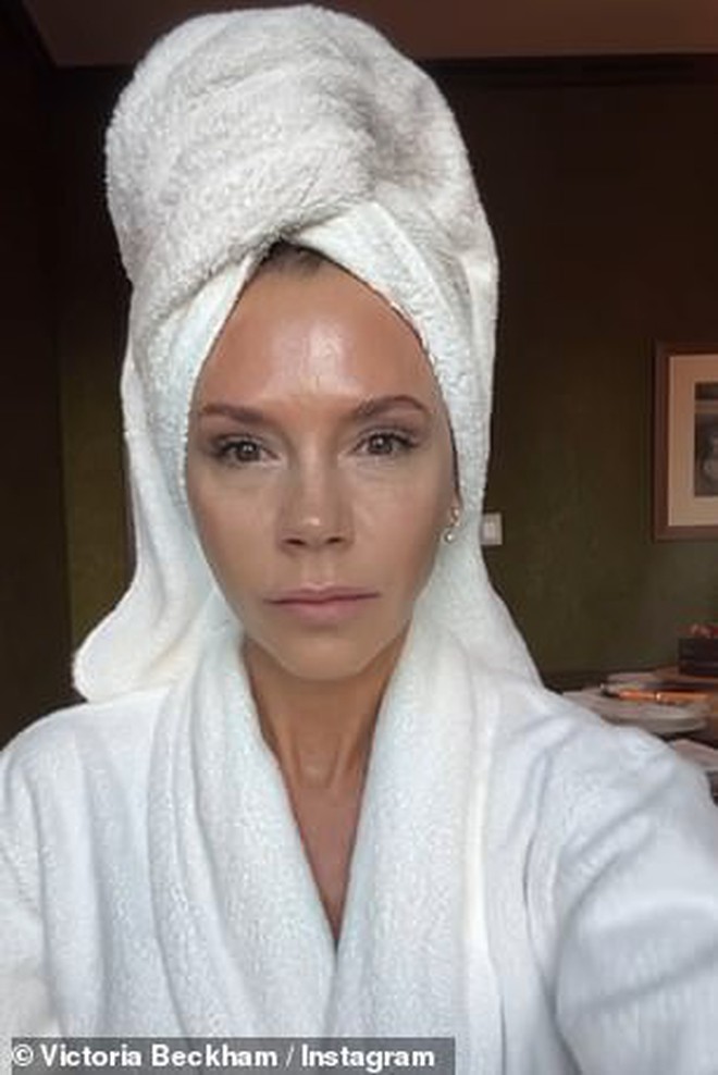 Dâu cả nhà Beckham bị tố "nhái" phong cách Victoria giữa lúc cạch mặt nhà chồng- Ảnh 3.